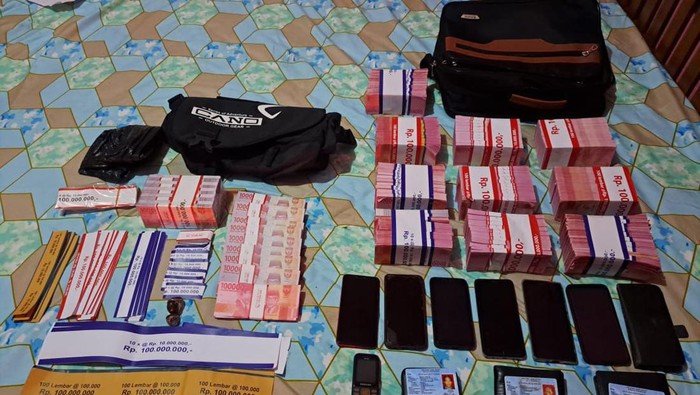 Uang palsu Rp 1,2 miliar disita Bareskrim Polri dari tempat percetakan di Bekasi.
