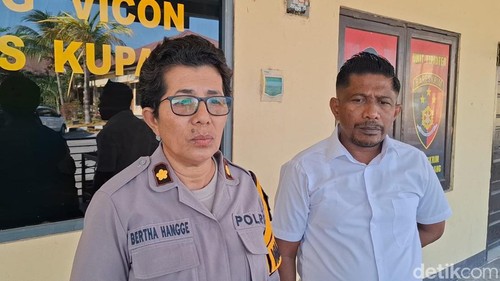 Wakapolres Kupang Kompol Rikba Hubertha Hangge saat diwawancarai detikBali di kantornya, Kamis (12/9/2024). (Yufengki Bria/detikBali)