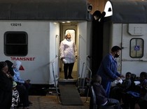 Kereta Jadi Klinik di Afsel, Warga Bisa Periksa Mata Gratis