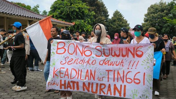 Warga Bong Suwung di Kompleks Kepatihan, Kota Jogja, Kamis (12/9/2024).