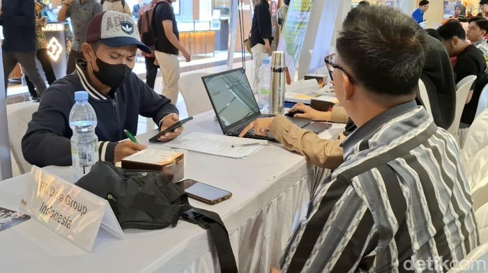 Warga saat mengikuti Bengkulu Job Fair