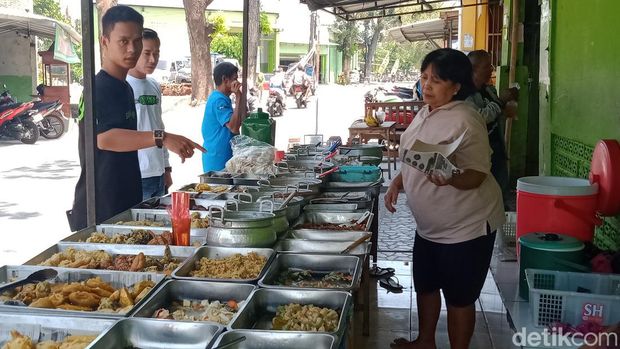 Warung YPBT Siwi Mekar di Gayamprit, Klaten Selatan, Klaten, Kamis (12/9/2024).