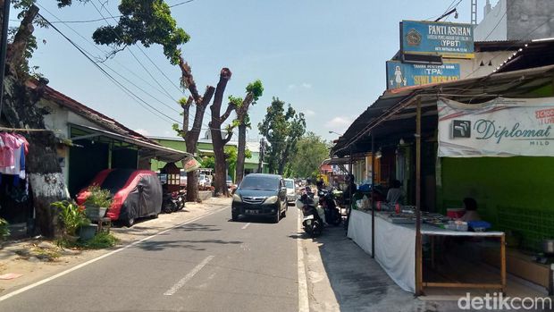 Warung YPBT Siwi Mekar di Gayamprit, Klaten Selatan, Klaten, Kamis (12/9/2024).