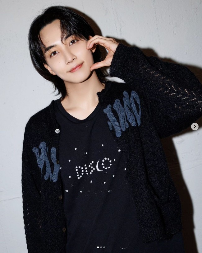 Menutup daftar idol KPop ganteng pilihan netizen Jepang, ada Jeonghan SEVENTEEN. Pelantun ’Super’ itu telah dijuluki sebagai Pangeran Jepang dan berkolaborasi dengan sejumlah artisnya. Seperti pemotretan majalah bersama Michieda Shunsuke dan merilis lagu ‘Better Half’ dengan band Omoinotake. Foto: Instagram