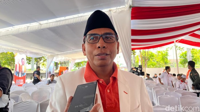 Ketua Tim Pemenangan Wilayah Zul-Uhel di Pilgub NTB Sambirang Ahmadi.