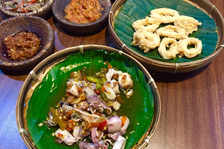 Huhah! 10 Tempat Makan dengan Sambal yang Bikin Berkeringat