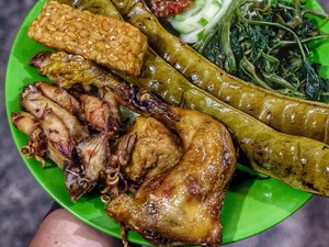 Huhah! 10 Tempat Makan dengan Sambal yang Bikin Berkeringat