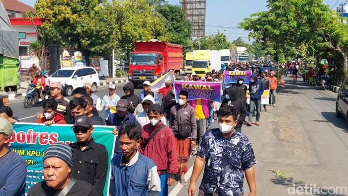Aksi demo menutut Bawaslu Kendal netral, Jumat (13/9/2024).