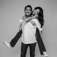 Sebelumnya Omar diketahui sudah melamar Anggika usai berpacaran sekitar 7 tahun. Kabar bahagia tersebut dibagikan keduanya melalui akun Instagram masing-masing. Foto: Instagram/@anggikabolsterli