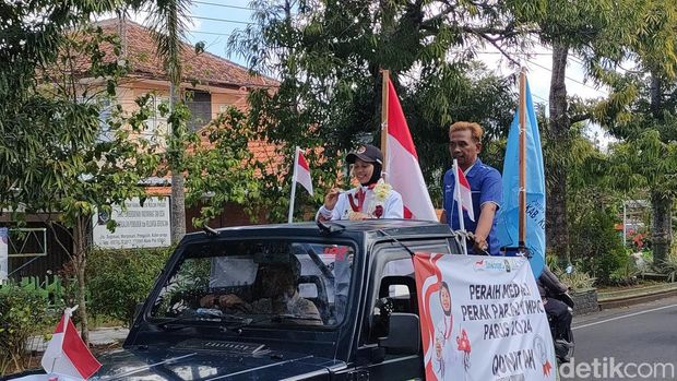 Atlet para badminton Qonitah Ikhtiar Syakuroh saat pulang ke Kulon Progo, Daerah Istimewa Yogyakarta (DIY), Jumat (13/9/2024).