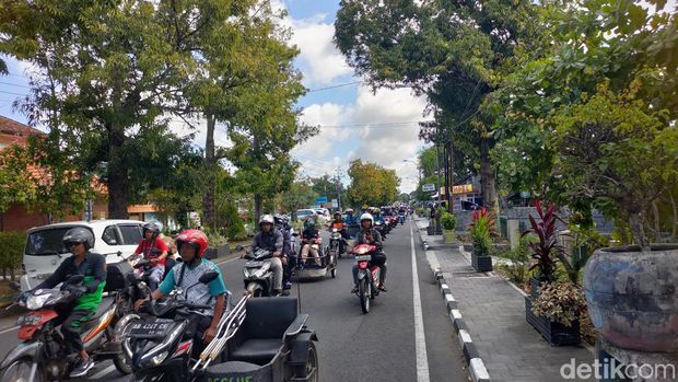 Atlet para badminton Qonitah Ikhtiar Syakuroh saat pulang ke Kulon Progo, Daerah Istimewa Yogyakarta (DIY), Jumat (13/9/2024).