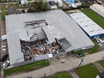 Badai Hantam Louisiana AS, Toko Barang Bekas Jadi Korban