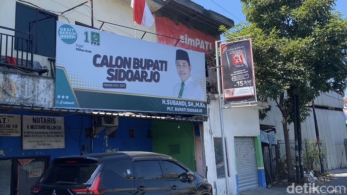 Baliho Subandi berlogo PKB di Sidoarjo