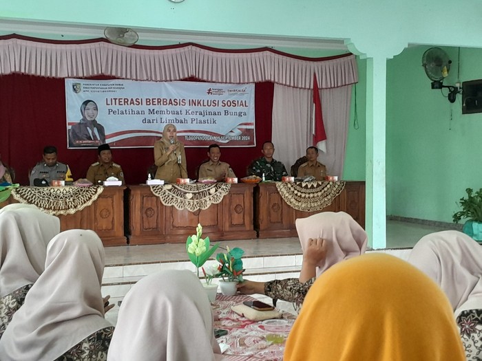 Bupati Demak Eistianah dorong pengurangan sampah plastik melalui program literasi inklusi berbasis sosial