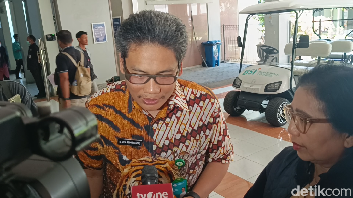 Direktur Layanan Operasional RSUP dr Kariadi, Mahabara Yang Putra saat diwawancara awak media di RS Kariadi, Semarang, Jumat (13/9/2024).