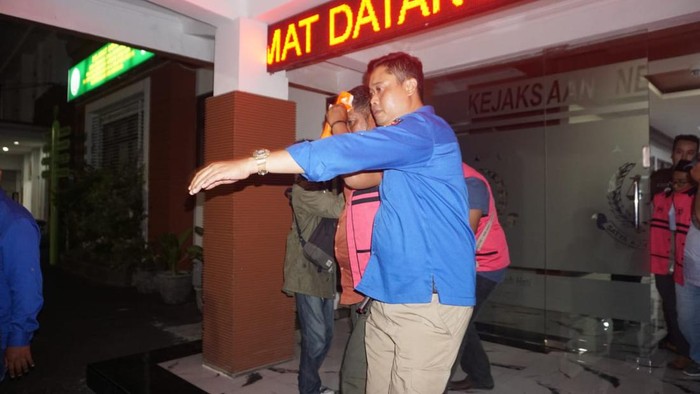 Empat anggota Pokmas di Sidoarjo ditahan Kejari setempat karena dugaan korupsi