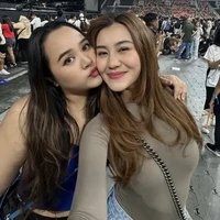 Nonton konser Bruno Mars di hari pertama, Aaliyah Massaid terlihat hadir bersama sahabatnya. Istri Thariq Halilintar itu tampil simpel mengenakan atasan lengan panjang ketat dipadukan dengan celana jeans. Seperti biasa, Aaliyah juga tampak berdandan natural untuk menyempurnakan penampilannya. Foto: Instagram