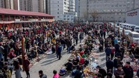 Pasar ini mencakup luas 48.500 meter persegi dan dipenuhi dengan berbagai macam barang. (Zhang Peng/LightRocket via Getty Images)