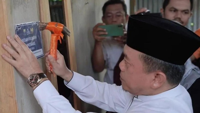 Gubernur Jambi Al Haris saat mengecek program Dumisake Bedrum