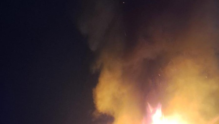 Gudang tabung gas di Kampung Sarongge, Desa Sindang Asih, Kabupaten Tangerang, kebakaran. (dok BPBD Kabupaten Tangerang).