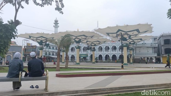 halaman Masjid Agung An-Anwar Pasuruan