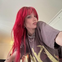 Halsey Tuai Kritik Usai Unggah Foto Mesra, Terlalu Vulgar untuk Media Sosial