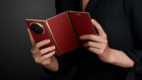 Huawei Mate XT: Revolusi Lipatan Tiga yang Mengubah Definisi Ponsel Pintar