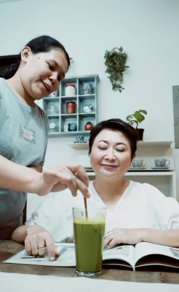 Indy Barends Doyan Nasi Tempong dan Hobi Kulineran Bareng Sahabat Indy Barends Doyan Nasi Tempong dan Hobi Kulineran Bareng Sahabat