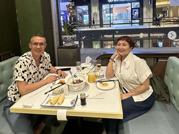 Indy Barends Hobi Minum Jus dan Kulineran Bareng Sahabat