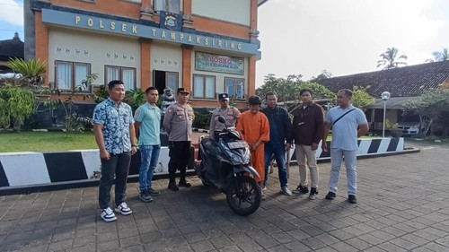 Satreskrim Polsek Tampaksiring berhasil menangkap pelaku jambret yang beraksi malam hari di Tampaksiring, Gianyar, Jumat (13/9/2024) (foto : Dok Polsek Tampaksiring).