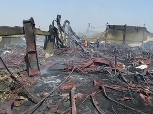 Penyebab Terbakarnya Pabrik Plastik di Gresik Gegara Ada yang Bakar Ilalang