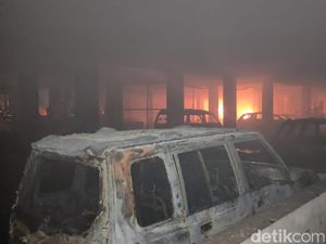 Kebakaran di Pasar Baru Comboran Kota Malang Hanguskan 13 Mobil