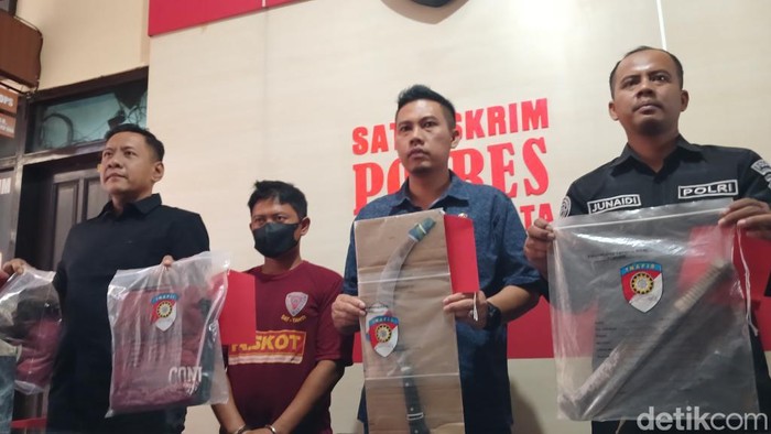 keponakan bacok paman hingga organ terburai di pasuruan