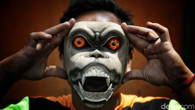 Keren! Limbah Kayu Disulap Jadi Topeng
