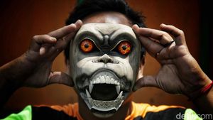 Keren! Limbah Kayu Disulap Jadi Topeng