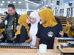 Khofifah Sapa 5.500 Emak-emak Pekerja di Bojonegoro