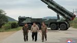 Kim Jong Un Pamer Peluncur Roket Ganda Super Besar Terbaru