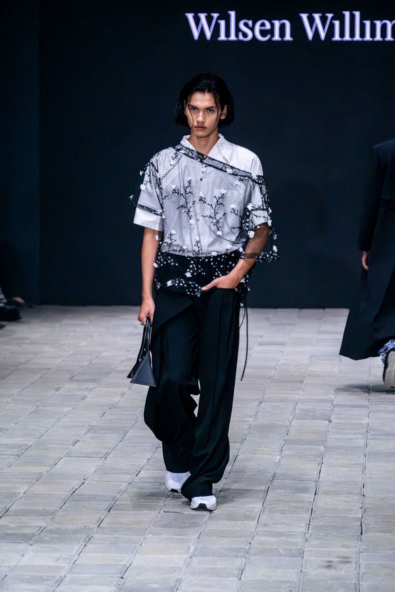 Koleksi Wilsen Willim 'HuMAN' di Plaza Indonesia Men's Fashion Week 2024 Koleksi Wilsen Willim 'HuMAN' di Plaza Indonesia Men's Fashion Week 2024