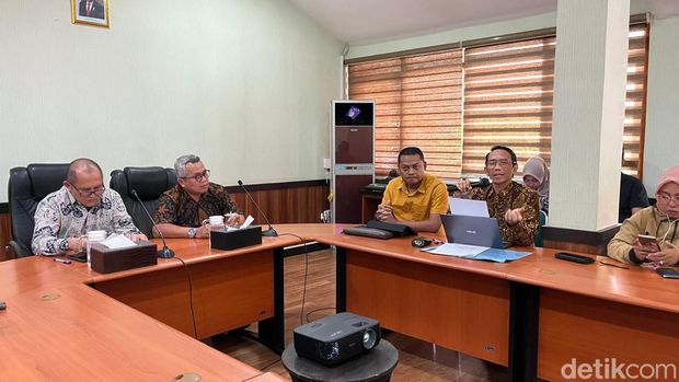 Konferensi pers Setda Pemkab Mojokerto tentang pemecatan PNS yang digerebek suaminya bugil bareng PIL.