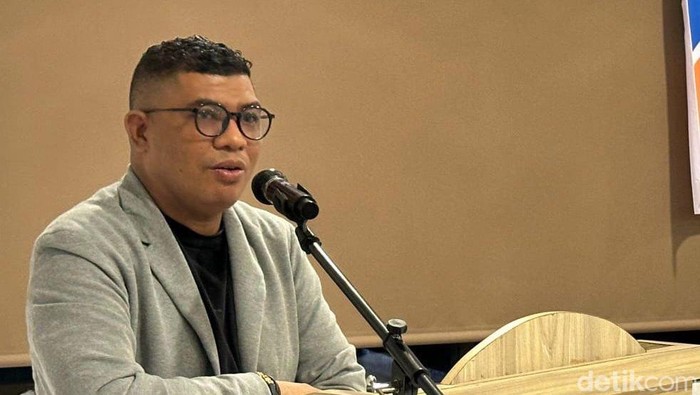 Koordinator Divisi SDM, Organisasi dan Diklat Bawaslu Maluku, Stevin Melay.