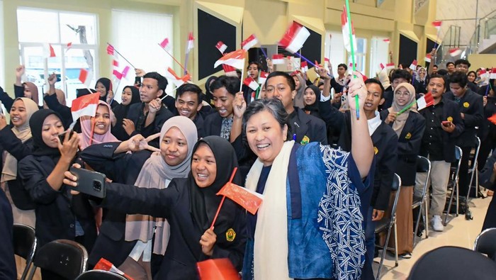 Lestari Moerdijat