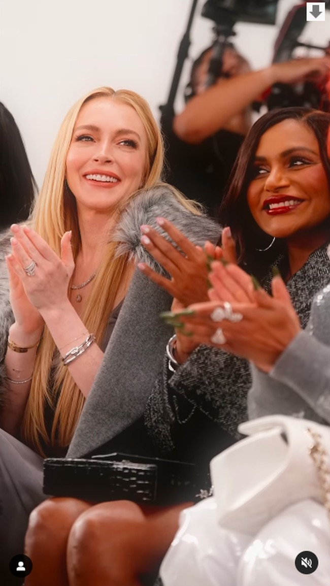 Sebelumnya wajah pemain ‘Mean Girls’ tersebut memang sering jadi perdebatan. Beberapa menuduh Lindsay telah melakukan operasi plastik dan tindakan-tindakan kosmetik yang membuatnya wajahnya terlihat berbeda.  Foto: Dok. Instagram Michael Kors