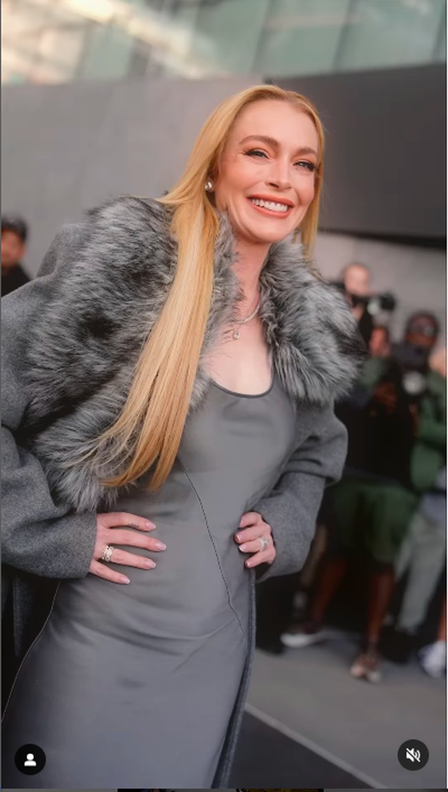 Istri dari Bader Shammas ini juga memilih tampil dengan rambut pirangnya sedangkan rambut aslinya diketahui berwarna merah. Foto: Dok. Instagram Michael Kors