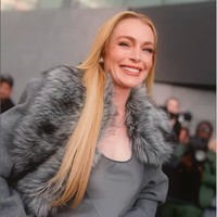 Istri dari Bader Shammas ini juga memilih tampil dengan rambut pirangnya sedangkan rambut aslinya diketahui berwarna merah. Foto: Dok. Instagram Michael Kors