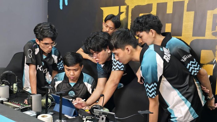 Bursa transfer FFWS SEA 2024 Fall cukup mengejutkan. Mantan kapten RRQ Kazu, Richard William Manurung alias Legaeloth, kini akan bermain untuk salah satu tim asal Malaysia.