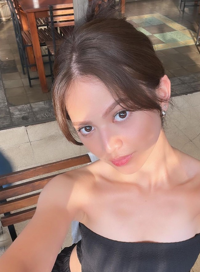 Terbaru dirinya diketahui membintangi film Badarawuhi di Desa Penari. Ia berperan sebagai Mila. Foto: Instagram/@maudyeffrosina