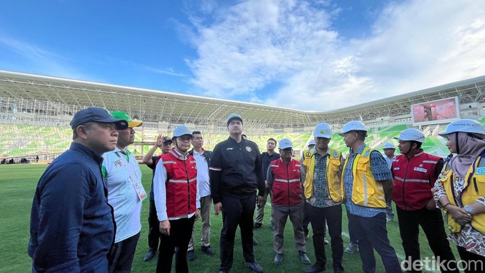 Menpora Dito Ariotedjo saat tinjau Sport Center Deli Serdang. (Foto: Kartika Sari).
