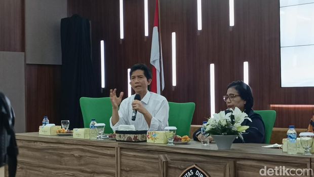 Momen Dekan FK Undip Yan Wisnu Prakojo dan Direktur Layanan Operasional RS Kariadi Mahabara Yang Putra duduk bersama akui ada perundungan di PPDS, Jumat (13/9/2024).
