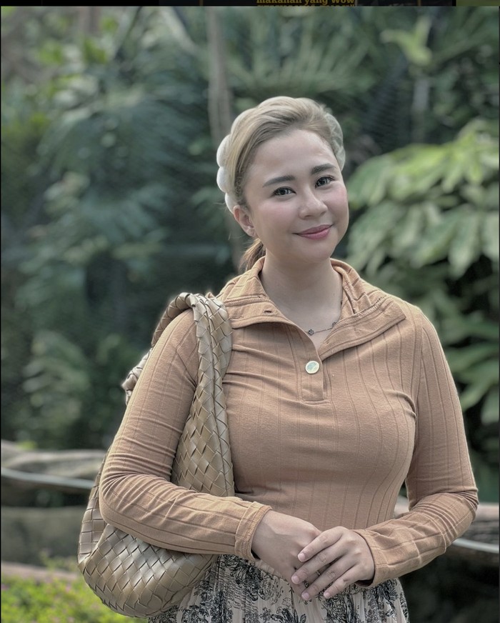 Momen Hangat Chikita Meidy Makan Bareng Keluarga dan Sahabat Momen Hangat Chikita Meidy Makan Bareng Keluarga dan Sahabat