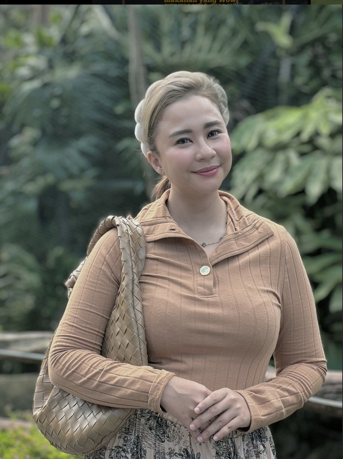 Momen Hangat Chikita Meidy Makan Bareng Keluarga dan Sahabat Momen Hangat Chikita Meidy Makan Bareng Keluarga dan Sahabat
